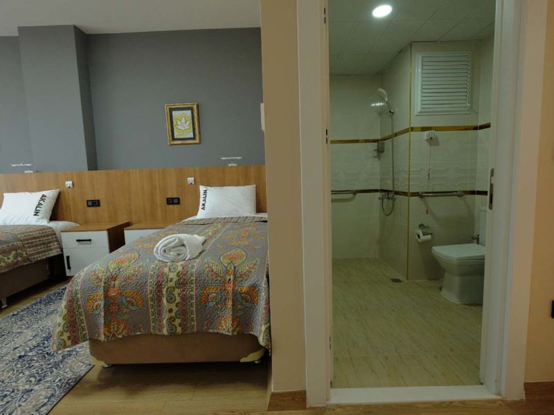 Adana Akalın Özel Huzur Evi İki Kişilik Odalarımızın Banyosu